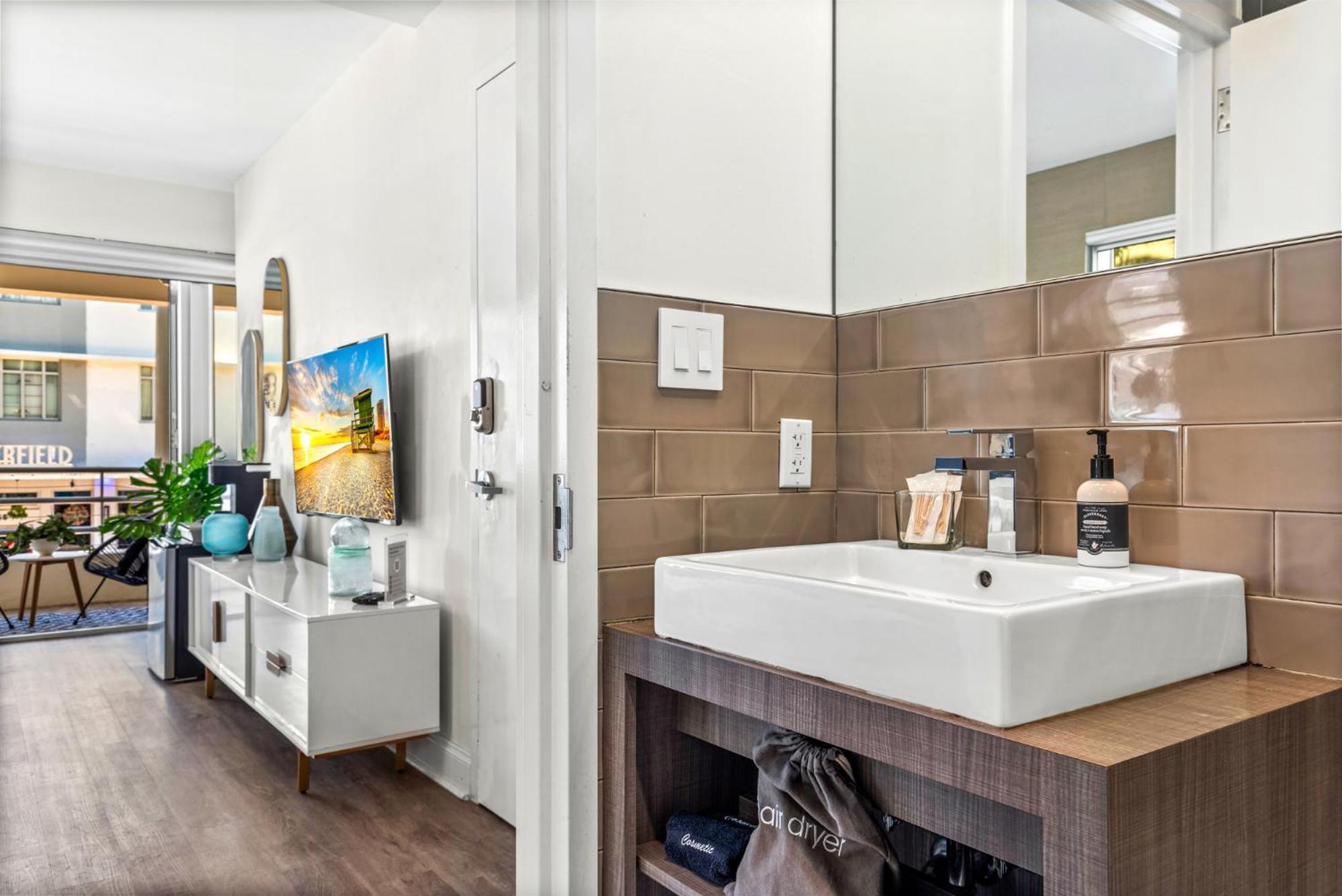 Luxuri Suites マイアミビーチ エクステリア 写真